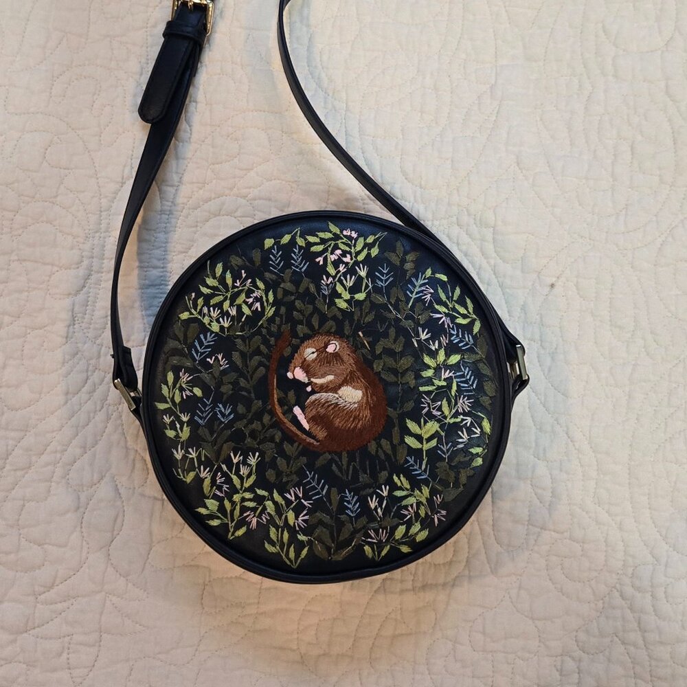 Fable: Chloe Giordani Dormouse Embroidered Round Saddle Bag - Navy